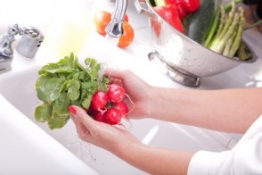 Ask HER: Hair Loss in Women, How to Properly Wash Produce, Dirtiest Fruits & Veggies