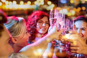 5 Ways to Avoid Overdrinking During the Holidays